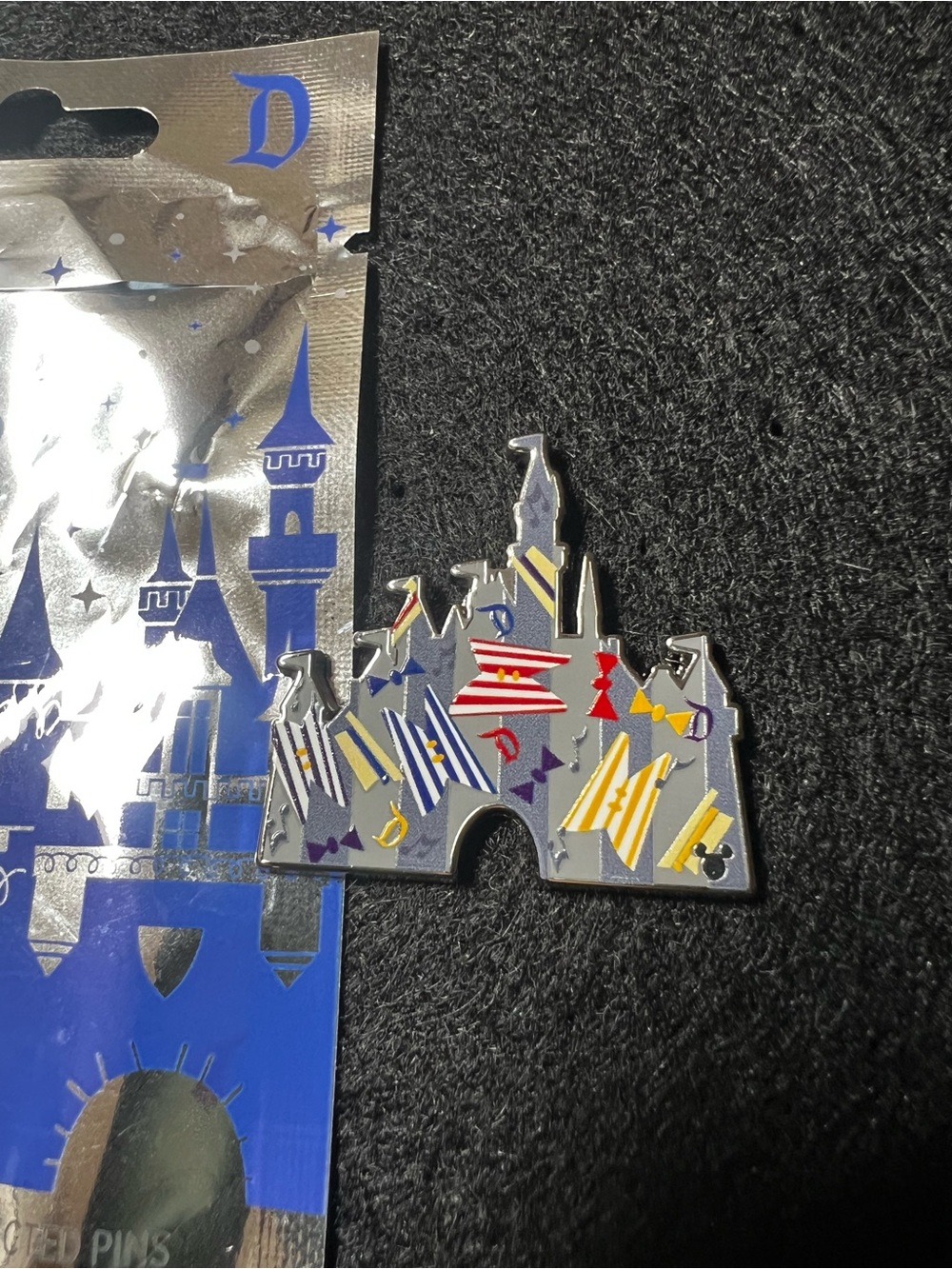 Disney hidden Mickey dapper dans castle pin